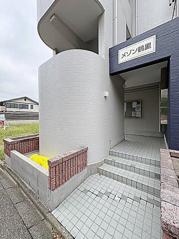 メゾン鶴里のエントランス