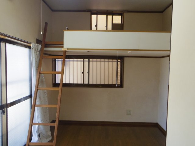 アザレアの洋室