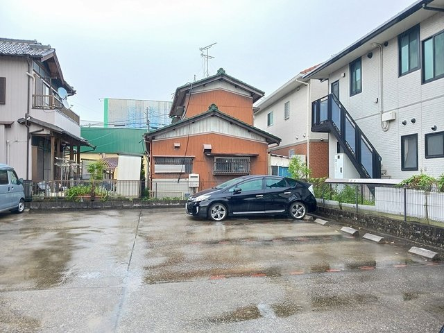 シャルマン大西の駐車場