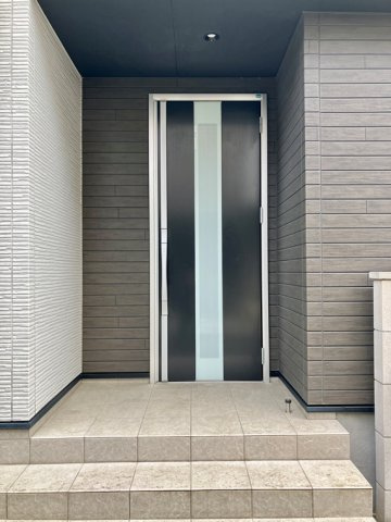 下間久里戸建のエントランス