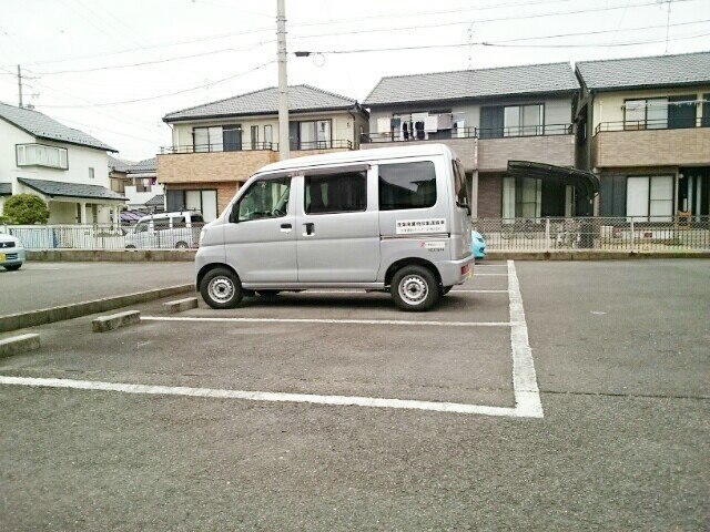 エルディム若宮の駐車場