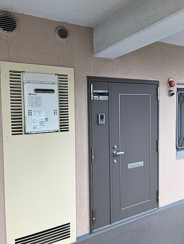 北越谷スカイハイツの玄関