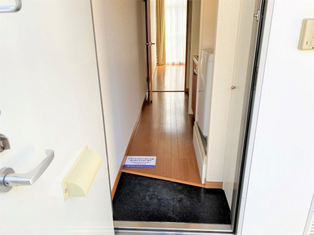 レオパレスセゾン・ドミールの玄関