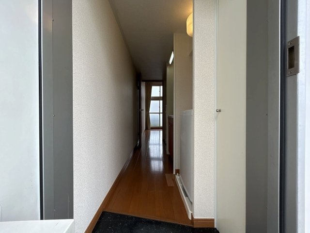 レオパレスサニーホームズの玄関