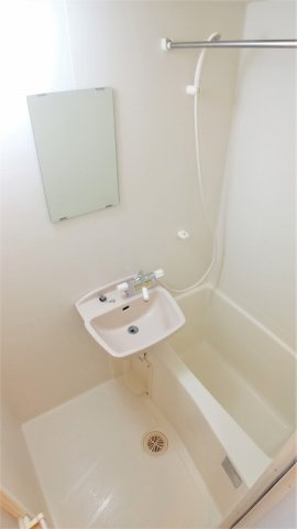 レオパレスヴィクトワールの浴室