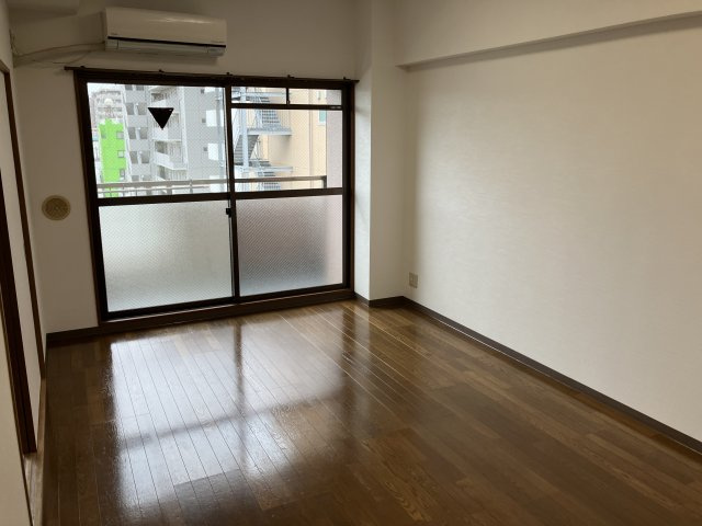 ベルドゥムール越谷茜町の居間・リビング