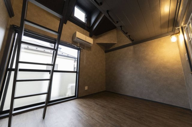 越谷市蒲生南町のアパートの居間・リビング
