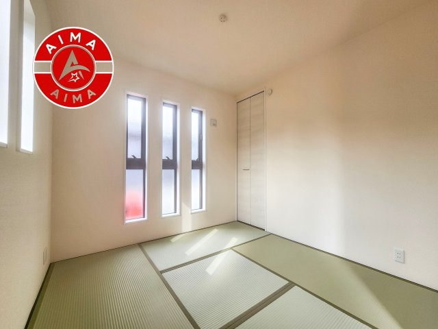 朝倉郡筑前町朝園第1-2棟（2号棟）の内観：施工例|和室を上手に活用すると暮らし方の幅が広がります。例えば普段は開け放して、子供の小さいうちはお昼寝や遊びのスペースに。畳はソフトなので転んでもケガをしにくく安心です