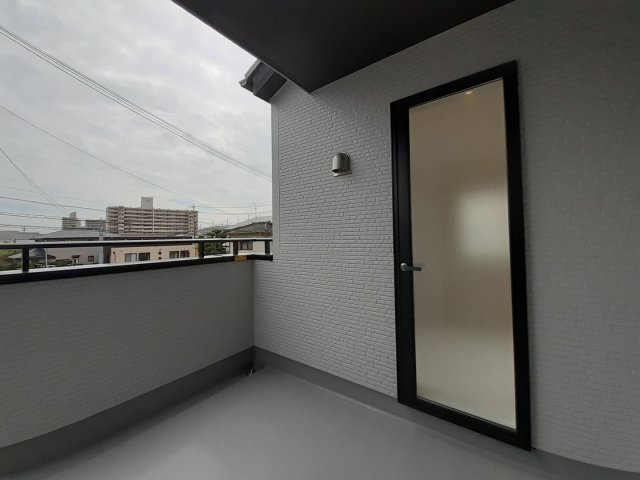 熊本市南区南高江１丁目の新築一戸建のバルコニー|洋室①③