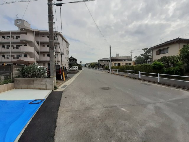 熊本市南区南高江１丁目の新築一戸建の前面道路含む現地写真