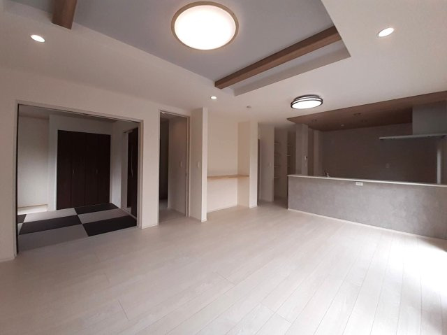 熊本市南区南高江１丁目の新築一戸建の居間・リビング|LDK19.125帖
※PS・カウンター・棚含む