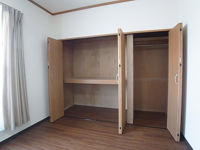 ベルメゾンの収納|クローゼット。奥行もありたくさん収納出来ます