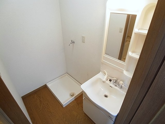 ベルメゾンの洗面所|独立型の洗面台、シャンプードレッサー