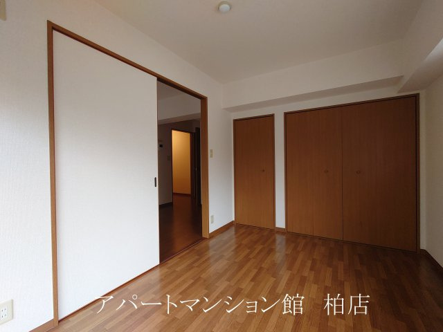 ヌーベルバーグ北柏の洋室