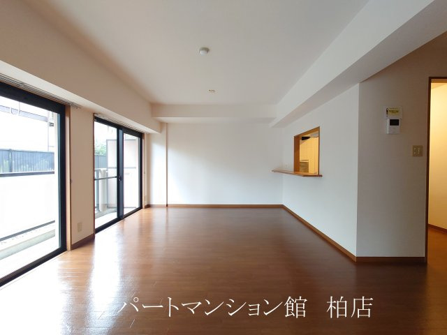 ヌーベルバーグ北柏の居間・リビング