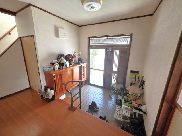 大潟区四ツ屋浜中古物件の玄関