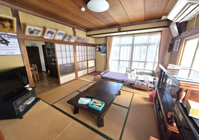 大潟区四ツ屋浜中古物件の居間・リビング