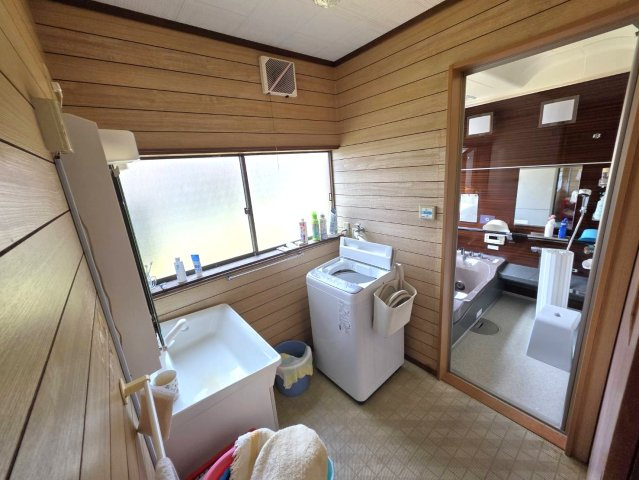 大潟区四ツ屋浜中古物件の洗面所