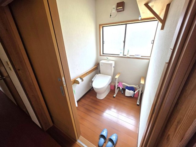 大潟区四ツ屋浜中古物件のトイレ