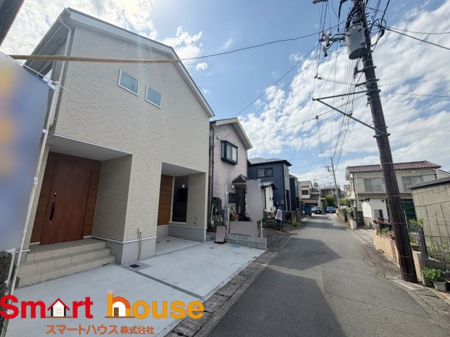 相模原市中央区上溝3丁目の前面道路含む現地写真|お住まいの前面道路が広いと駐車が楽になり、陽当たりも遮られないので明るく居心地の良いお家になります♪
