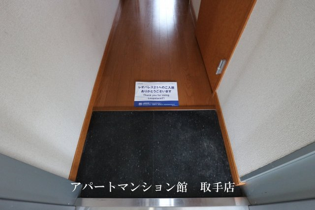 レオパレスカメリアの玄関