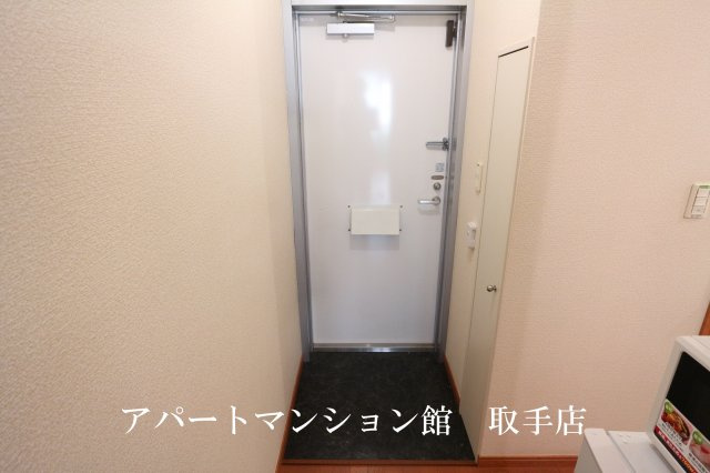 レオパレスヴァンベールの玄関