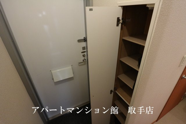レオパレスヴァンベールの玄関