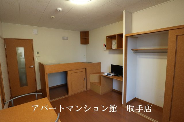 レオパレスヴァンベールの居間・リビング
