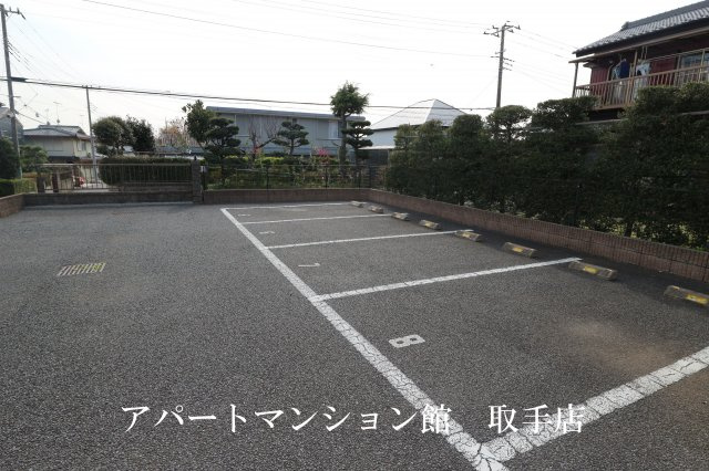 レオパレスヴァンベールの駐車場|画像8