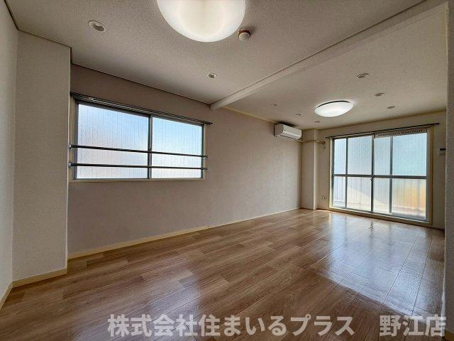 リリアン都島の居間・リビング