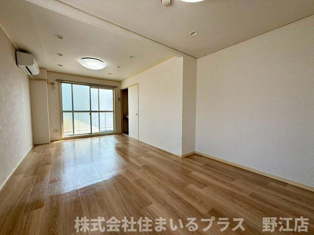 リリアン都島の居間・リビング