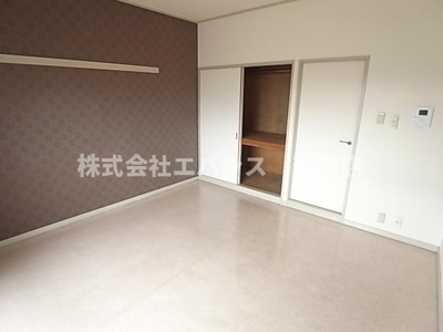 【寝室】 | ミルフィーユ | 広くて明るい寝室