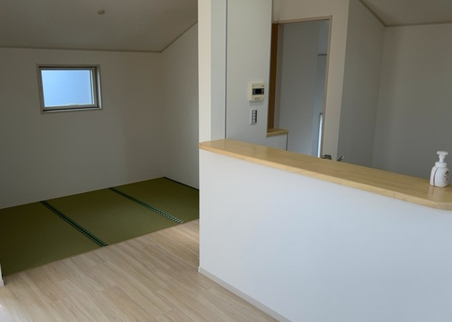 【ダイニング】 | ダイニングにはダイニングテーブルセットなどを置くことが多く、間取りにおいて「D」と略記されますが、食事を作るときの作業場として使用したり、朝食を食べたりするときだけに使われるケースも少なくありません。