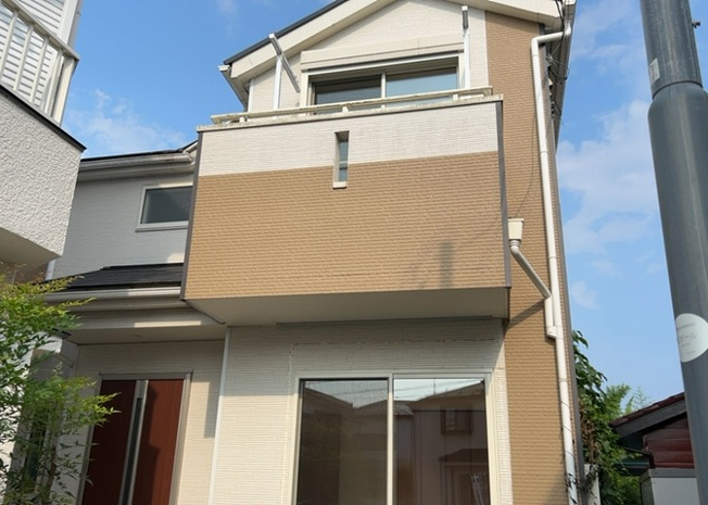 【構造・工法・仕様】 | 木造住宅とは土台、壁、柱など建築物の強度を支える構造体の材に木が使用されている構造を指します。構造体は建物の自重を支えるだけではなく風圧や水圧、積裁荷重などあらゆる衝撃に耐えるための基礎です。