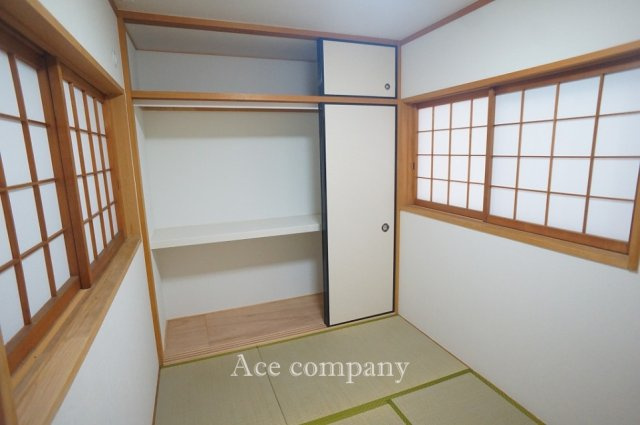 【内装】 | 東大阪市水走1丁目 | 【1階：和室4.5帖】畳表替え、障子・襖張替え済み☆押し入れ完備です♪