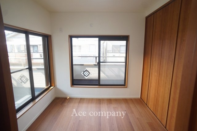 【子供部屋】 | 東大阪市水走1丁目 | 【3階：北側洋室4.5帖】2面、バルコニーに面したお部屋です☆