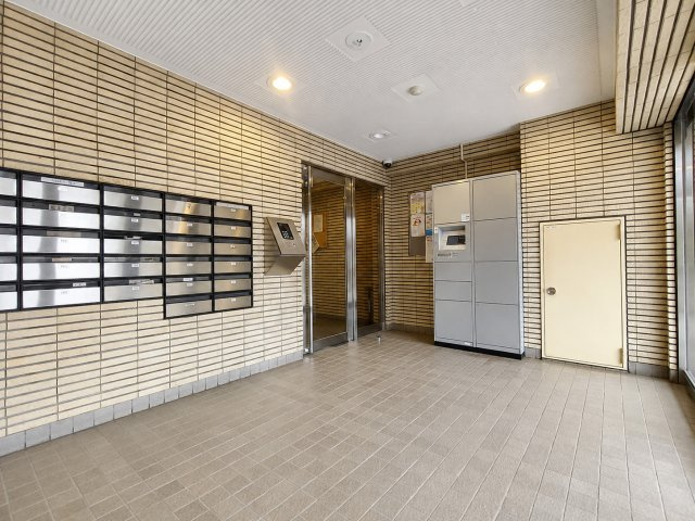 モアクレスト吉川のエントランス|ゆとりのあるエントランスです
