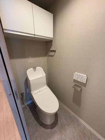 サンヴェール垂水星ヶ丘のトイレ|トイレの上にはあったらうれしいもの第2位の収納が！