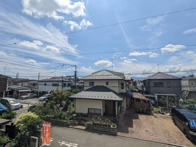 相模原市南区相模台7丁目　新築1棟の前面道路含む現地写真|周囲の街並みと青空に生えるお洒落な仕上がり！周囲には高い建物のないエリア。青い空が大きく感じますね♪