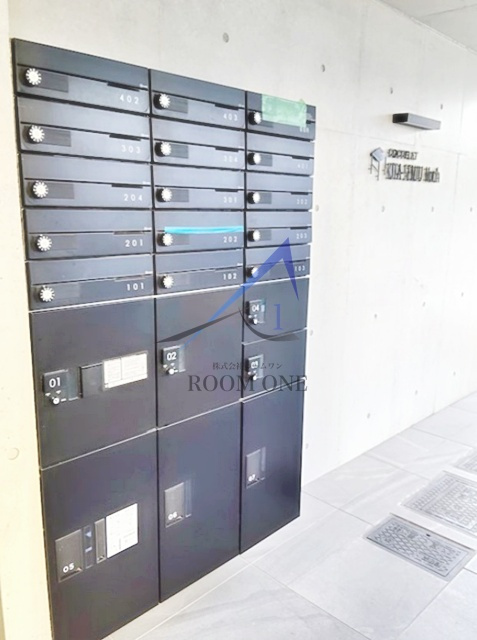 COCOFLAT北千住North のその他共用部分|集合ポストです。