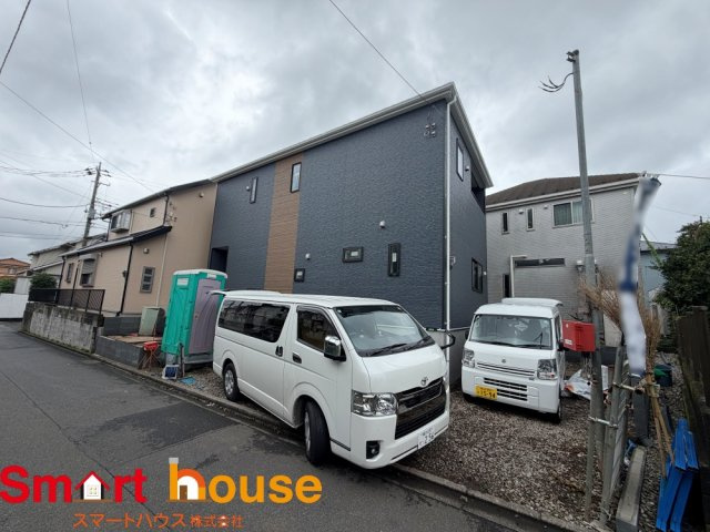 相模原市緑区橋本第12　新築1棟の前面道路含む現地写真|オシャレな外観は、人の目を引くだけではなく自慢したくなりますね！植木を置いたりアレンジは、自由です。自分の好みに仕上げましょう♪