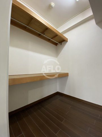 ヴェスタ堀江の収納|ヴェスタ堀江　ウォークインクローゼット