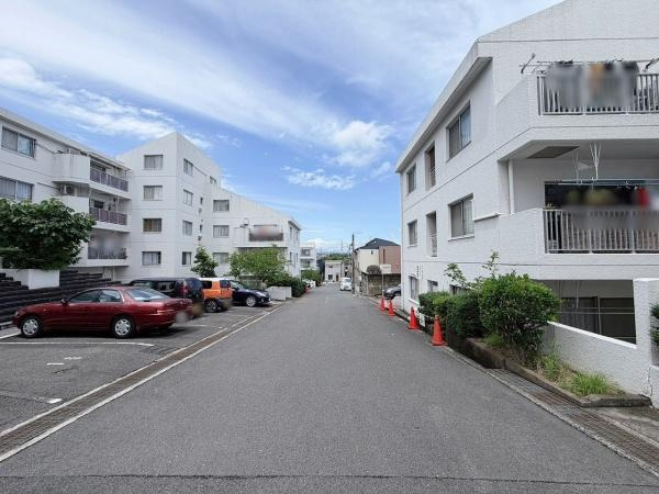 忍ケ丘クレセントヴィラF棟の駐車場|■物件内覧・資金計画相談・住宅ローン相談、リフォーム相談、お問合せ受付中■
※当日・翌日のご内覧、ご相談はお電話でのお問合せがスムーズです！