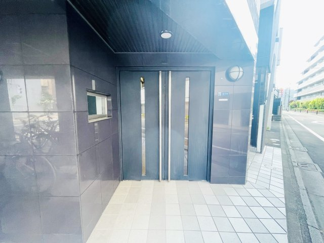 ローレル新町のエントランス