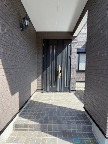 厚木市愛名　中古戸建の玄関