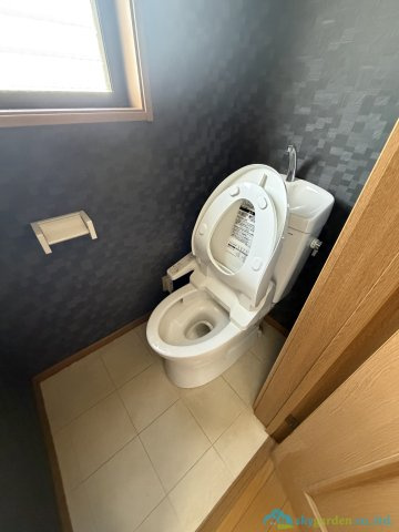 厚木市愛名　中古戸建のトイレ