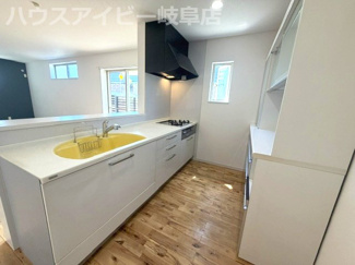 【キッチン】 | 岐阜市東川手築14年！再生住宅！お車並列2台可能！カーポート付き！日当たりの良いリビング！ | 岐阜市東川手築14年！再生住宅！お車並列2台可能！カーポート付き！日当たりの良いリビング！