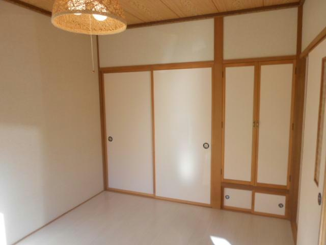 カレッジサイドの洋室