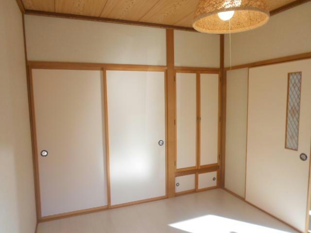 カレッジサイドの洋室