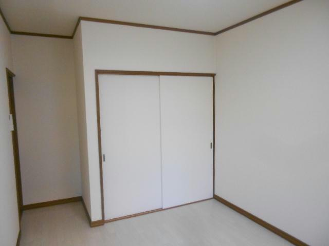 カレッジサイドの洋室
